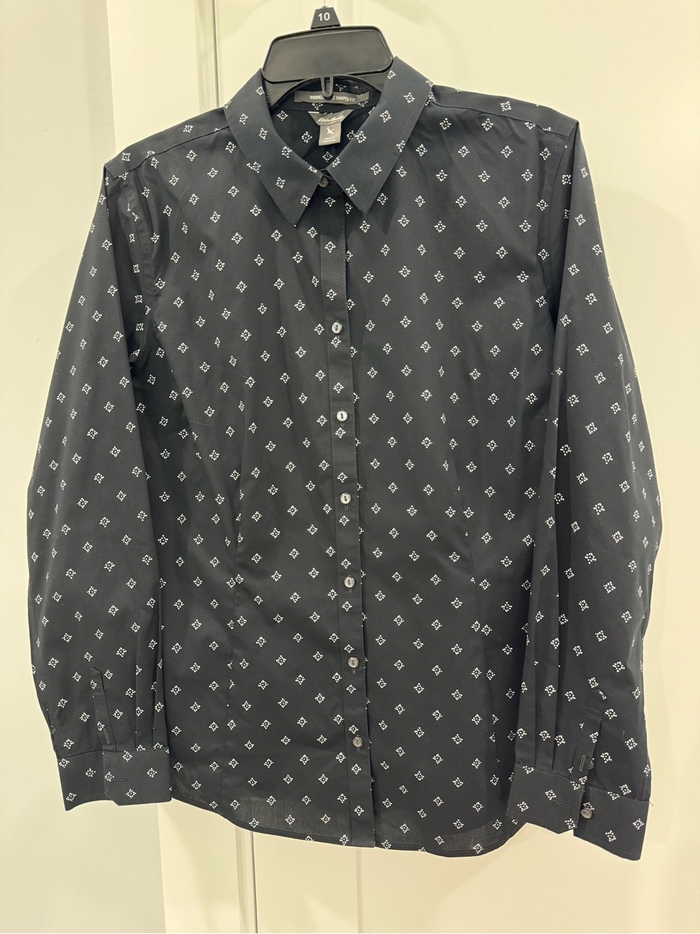 Eddie Bauer Women’s Black Button down grey Diamond-Print Dress Shirt Collar L